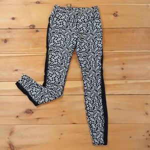 Nike Legendary Checkered training leggings S